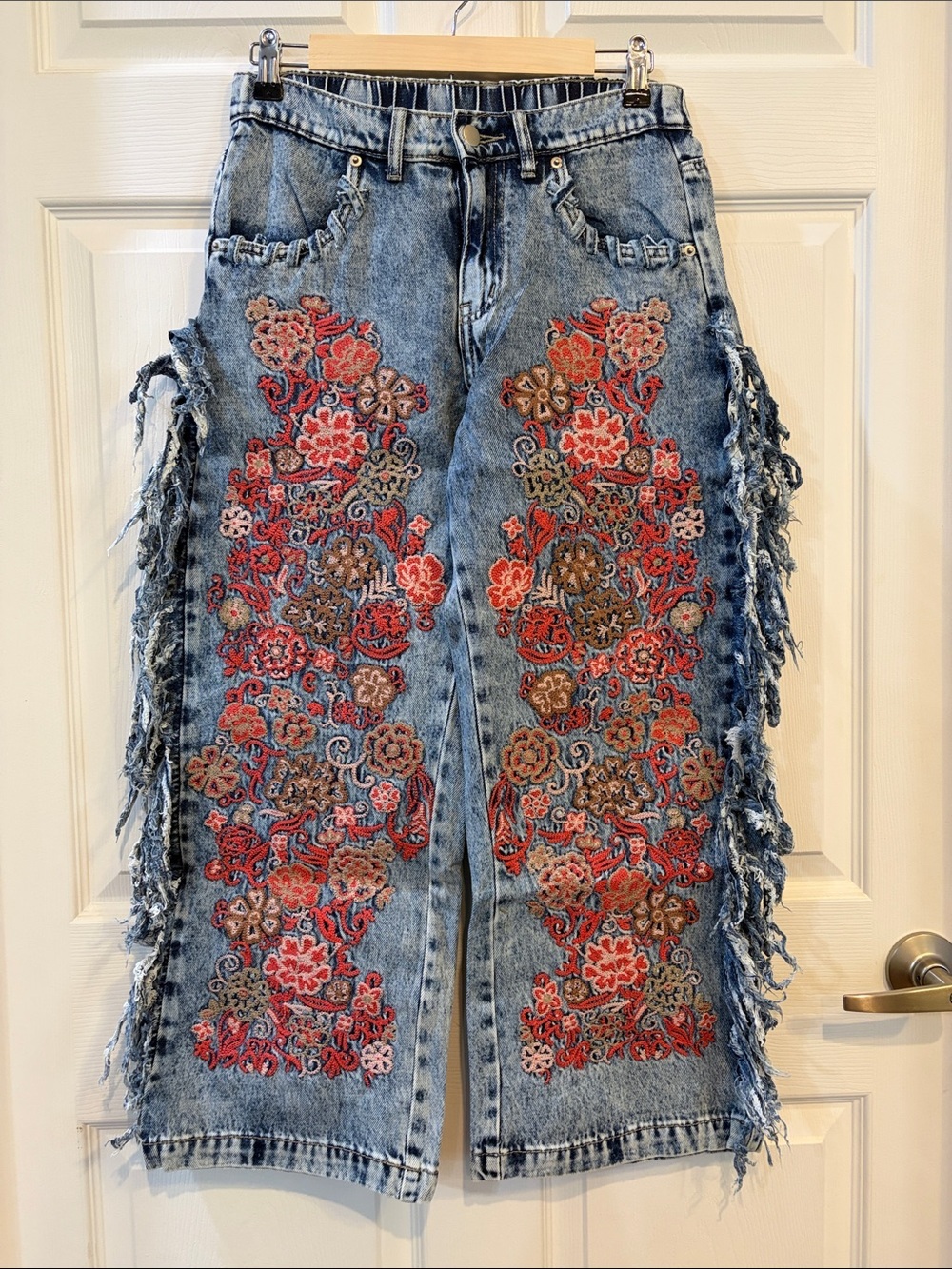 Oli & Hali NWT Washed Denim Frayed Wide Leg Jeans with Red Floral Embroidery - Picture 5 of 13